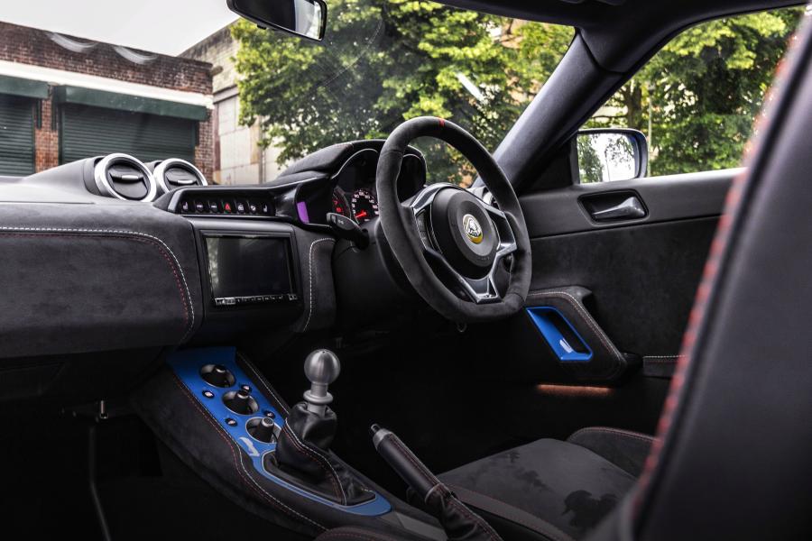 Интерьер Lotus Evora GT410 Sport 2018 года  (UK) (фото 33 из 44)